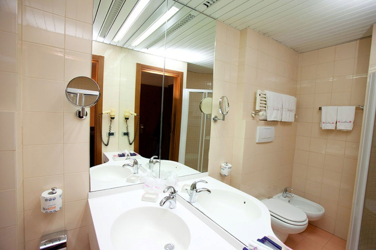Bathroom 3, SENBHOTEL, Ancona