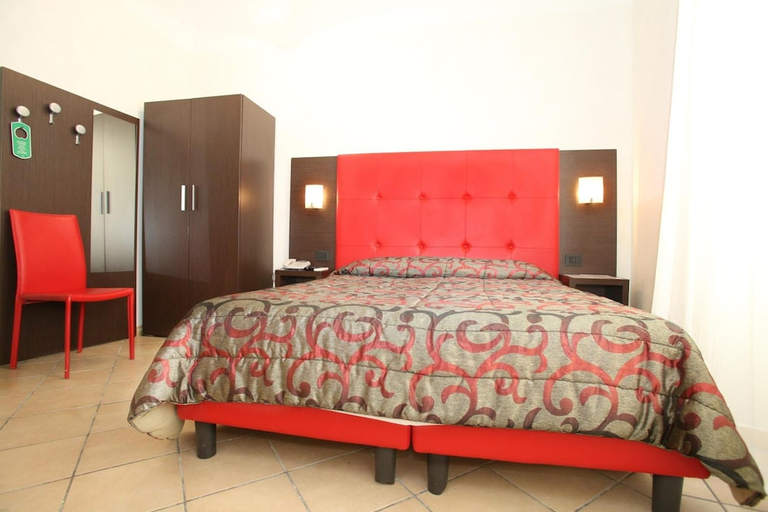 Bedroom 3, Sakura Inn Sanremo, Imperia