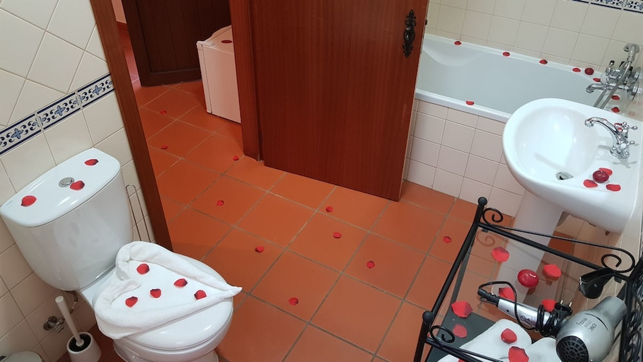 Bathroom 3, MONTE DA ESPERANCA, Arronches