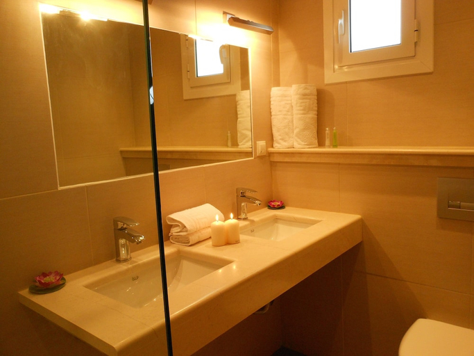 Bathroom 5, Ziogas Apartments, Ionian Islands