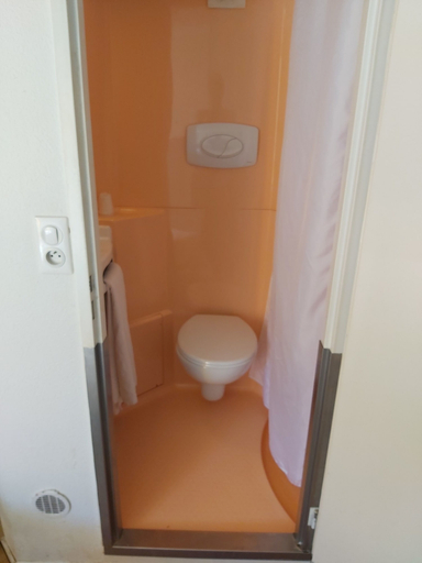 Bathroom 5, Premiere Classe Strasbourg Ouest, Bas-Rhin
