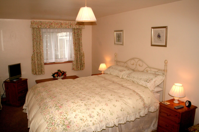 Bedroom 2, Greyfield Farm Cottages, Bath and North East Somerset