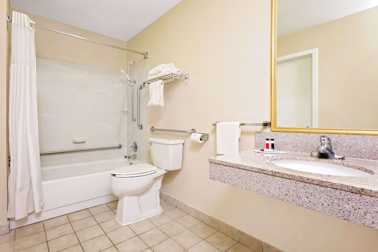 Bathroom 3, Baymont by Wyndham Kalamazoo East, Kalamazoo