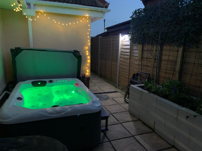 Terrace/patio 3, Seaside Retreat Studio in Hayling Island, Portsmouth