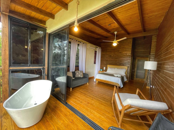 Room 4, Escápate al Bosque · Villa Completa · Piscina · BBQ · Hasta 12 Huéspedes, Jarabacoa