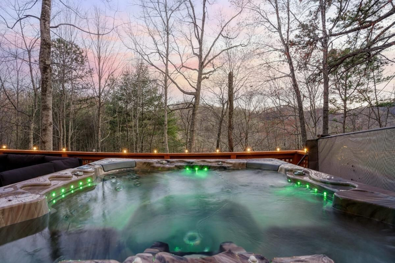Outdoor spa tub, Smoky Fox Lodge, Sevier