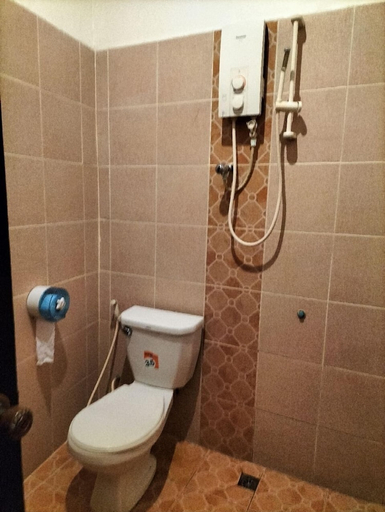 Bathroom 4, Sovanphum Guesthouse, Phnom Penh