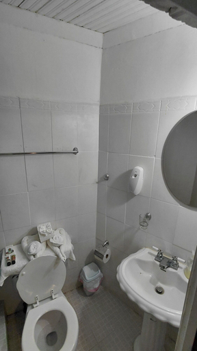 Bathroom 3, Tortugas Brews B&B, Bocas del Toro
