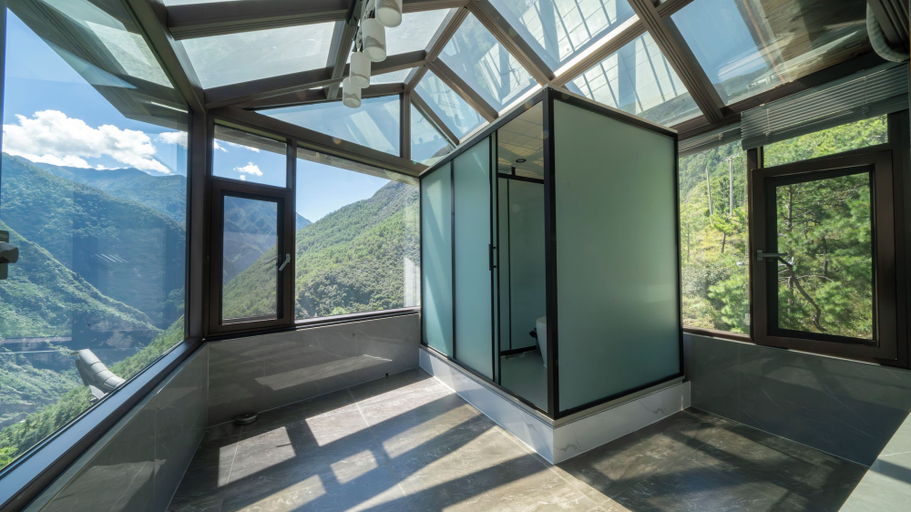 Bathroom 2, Tiger Leaping Gorge yachajiao Manor, Lijiang