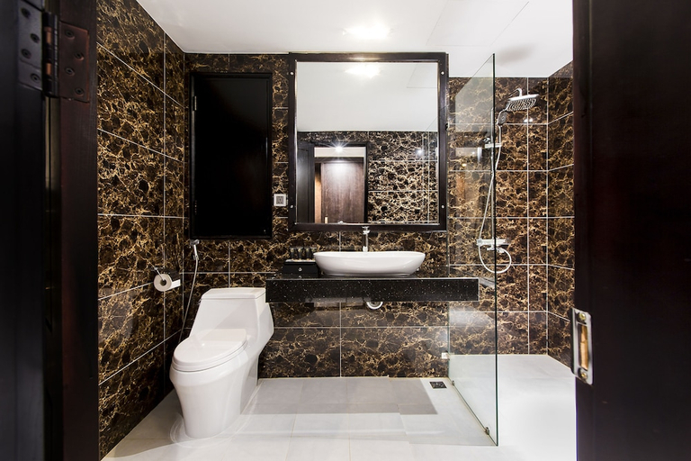 Bathroom 5, Royal Quang Binh Hotel, Đồng Hới