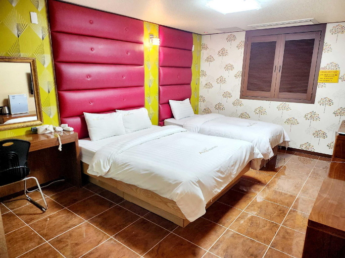 Bedroom 2, Alice Hotel, Gunsan