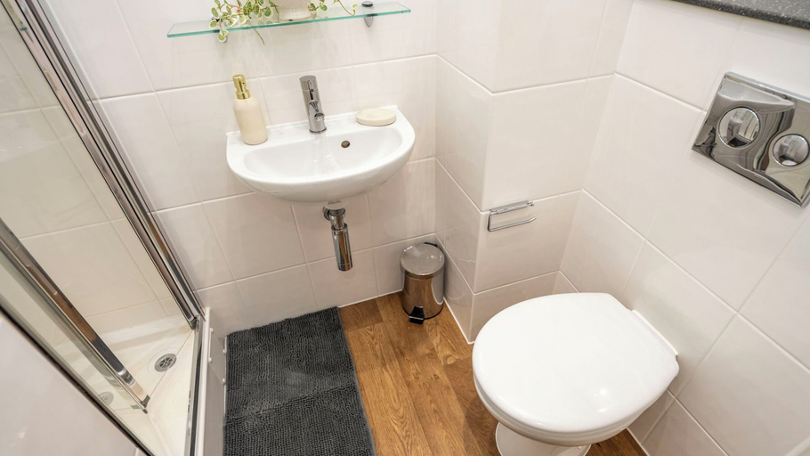 Bathroom 4, Student Only The Glassworks, Leicester
