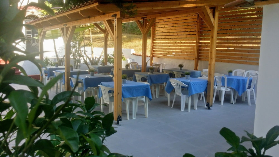 Food & Drinks 4, Roditsa Patritsia Apartments, Central Macedonia