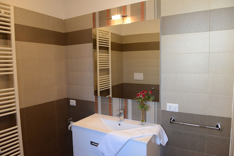 Bathroom 3, Domus Antiqua Residence, Bari