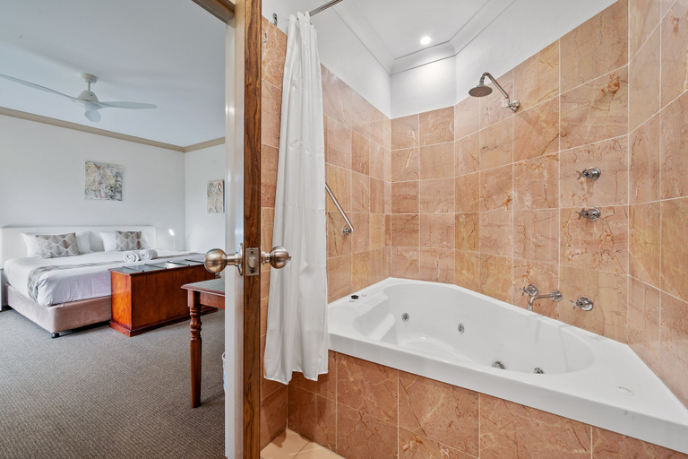Bathroom 4, Oasis Inn Ulladulla - Guest 18 Years and Older, Shoalhaven - Pt B