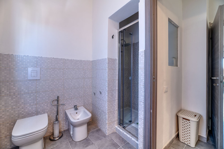 Bathroom 2, IzzHome Cozy Sunflowers, Cagliari