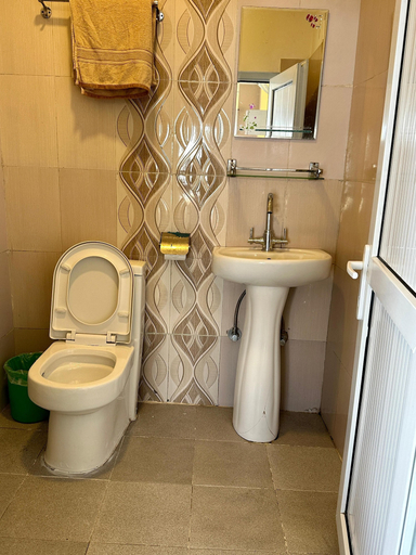 Bathroom, High Ground Inn and Rooftop Restaurant, Gandaki