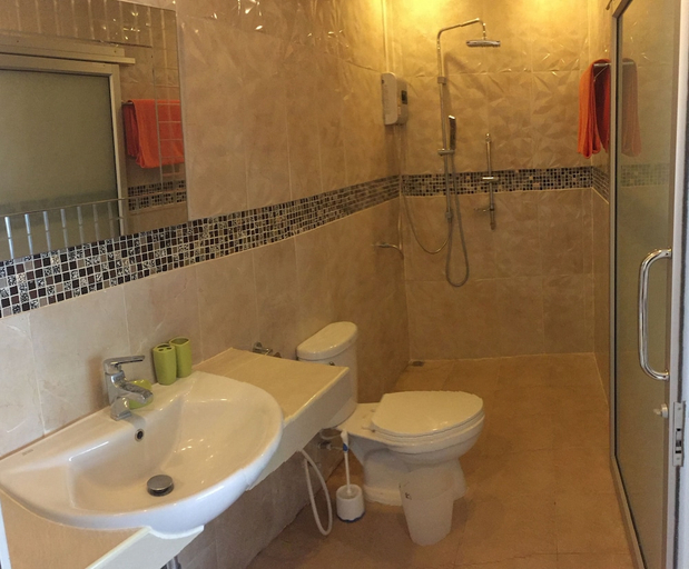Bathroom 4, Merlin Plaza Apartments, Thai Mueang