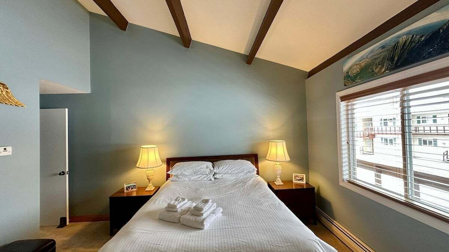 Room 4, Greens, Pines & Lake Views Condo, Piscataquis