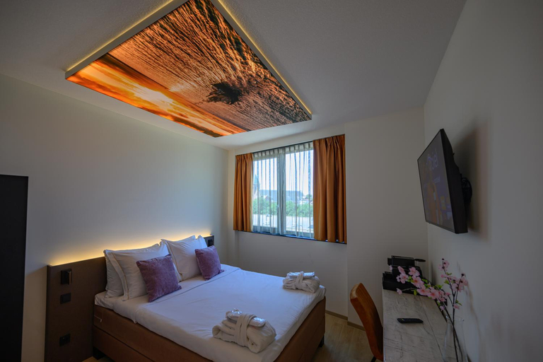 5, Hotel het Dok, Velsen