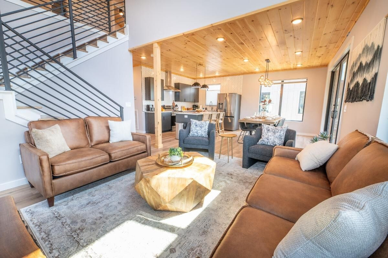 Living area 5, Serenity Awaits, Sevier