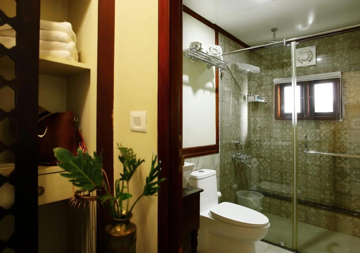 Bathroom 3, Spice Route Luxury Cruises, Alappuzha