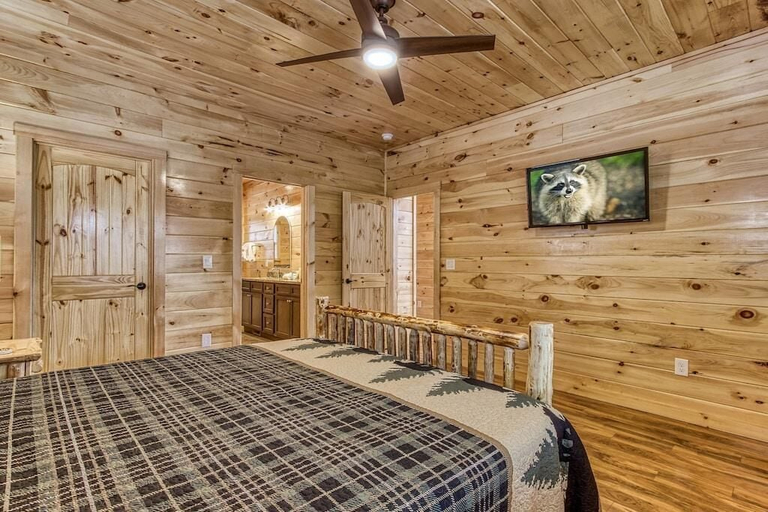 Room 2, Smokey Peak Inn, Sevier