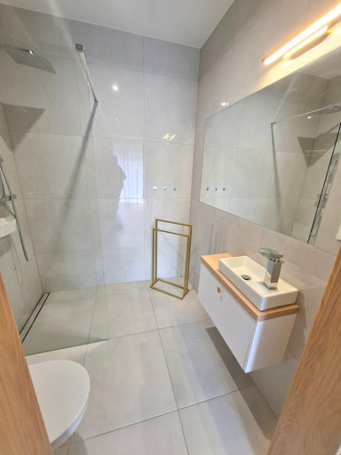 Bathroom 3, Slow Apartamenty, Puck