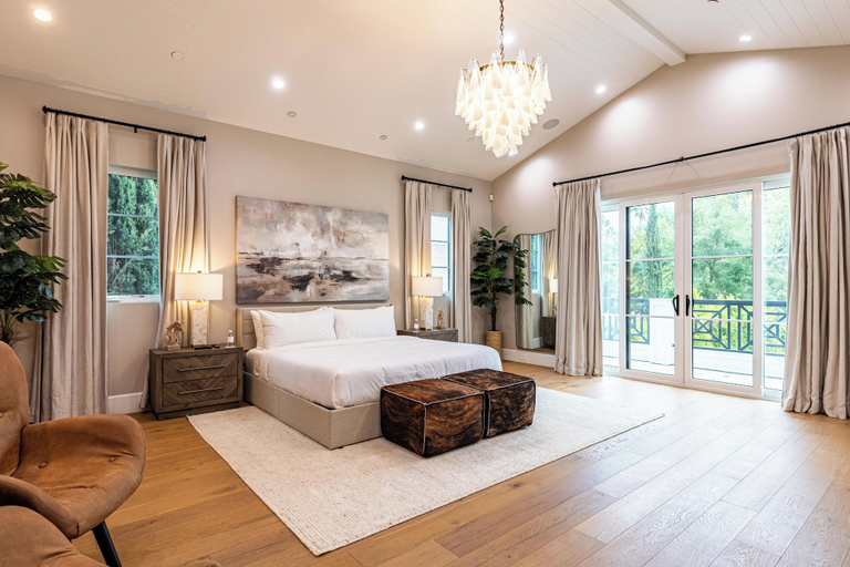 Room 2, Otis Ave, Los Angeles