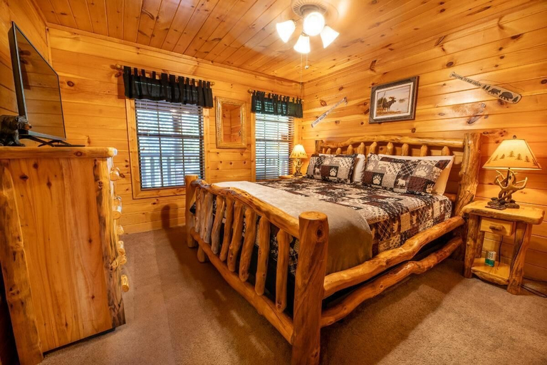 Room 2, Z - Twisting Pines, Sevier