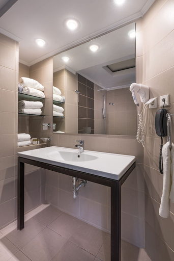 Bathroom 5, Cronwell Platamon Resort, Central Macedonia