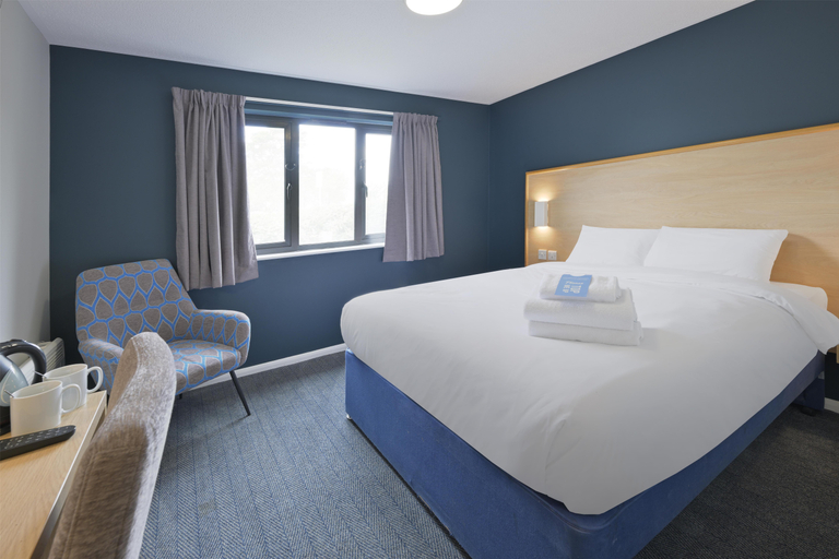 Bedroom 5, Travelodge Bristol Severn View M48, South Gloucestershire