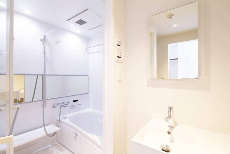 Bathroom 3, Bhotel Komachi, Hiroshima