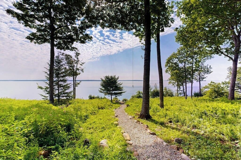 Lake 4, Oceanfront Snowbird-friendly Home on the Beach With Washer/dryer & Fireplace, Waldo