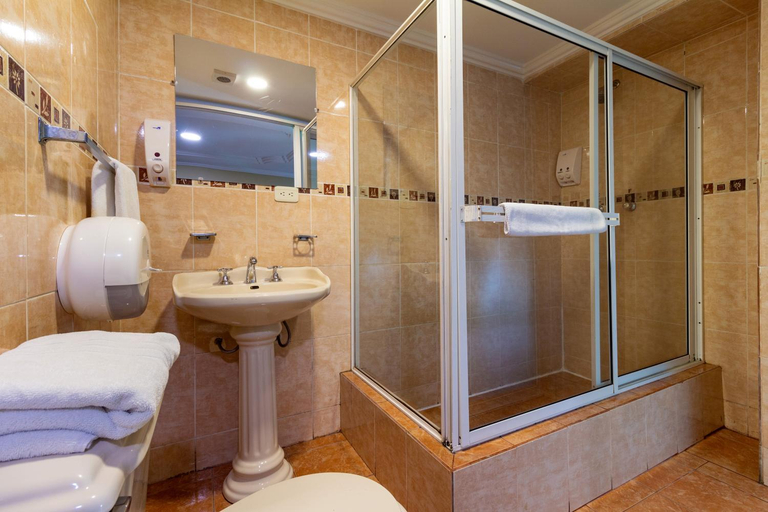 Shower 5, Hotel Majestic 1 Centro Historico Cuenca, Cuenca