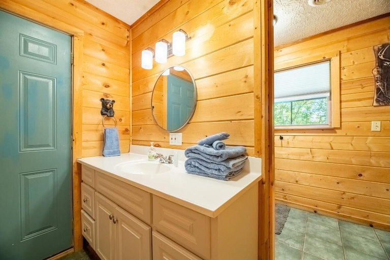 Bathroom 5, Haus Edelweiss, Sevier