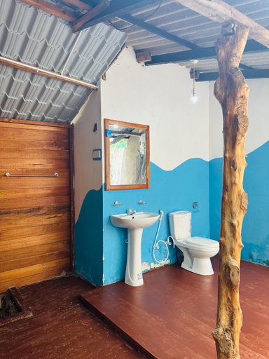 Bathroom 2, Sigiri Lodge and Tree House, Dambulla