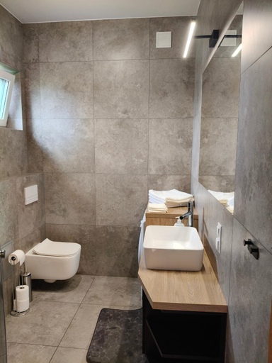 Bathroom 2, Apartamenty na Ceglanej, Oświęcim