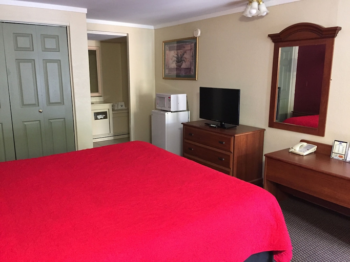 Bedroom 2, FairBridge Inn Express Merrillville, Lake