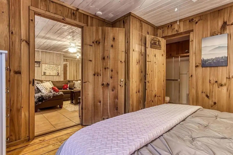 Room 4, Sleepy Bear, Sevier