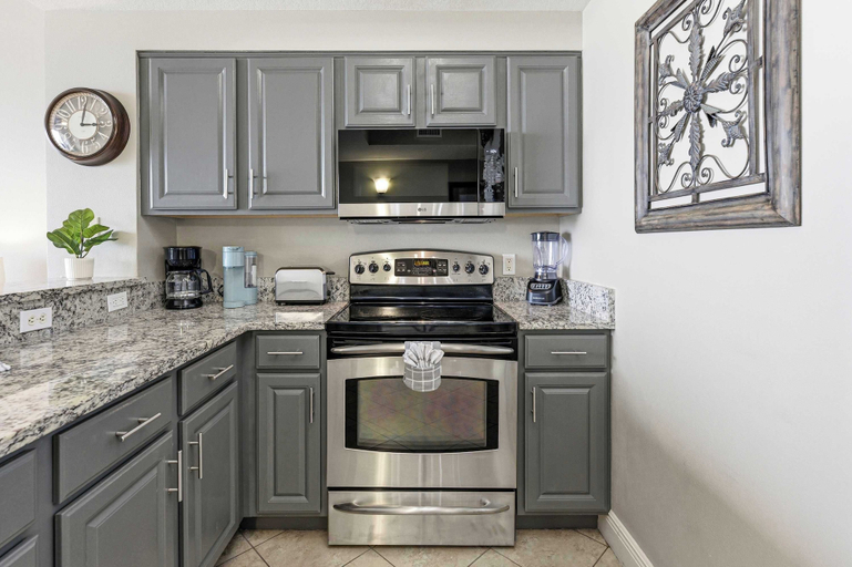 Private kitchen 5, 20th Floor Condo With Stunning View, Walton