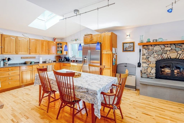 Room 2, Secluded Waterfront Home With Firepit, gas Grill, Kayaks, Dock, Balcony, & Patio, Sagadahoc