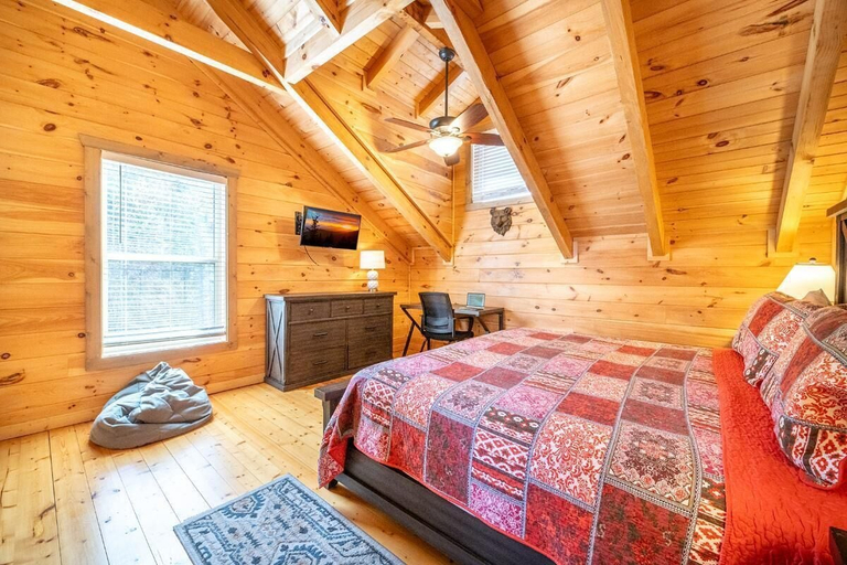 Room 5, Cabin In The Mountains, Sevier