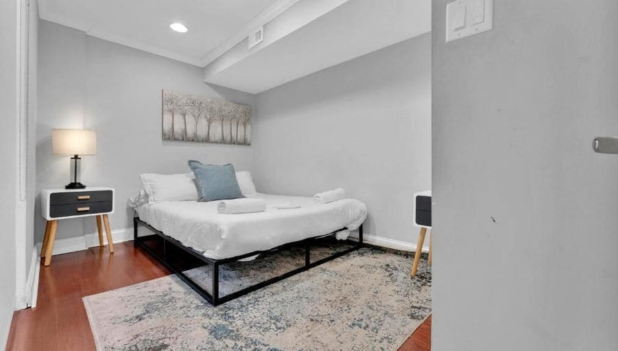 Room 4, Apartmint at 602 2nd St Philadelphia, Philadelphia
