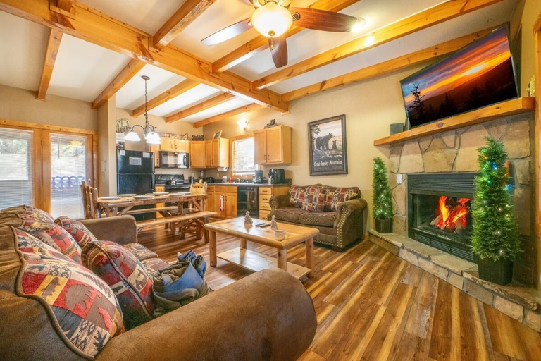 Living area 5, Cozy Bear Cove 2, Sevier