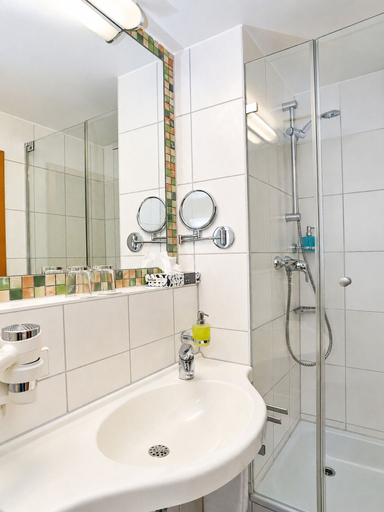 Bathroom 5, Hotel Römer, Günzburg