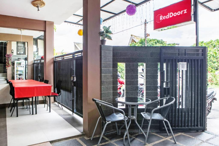 Food & Drinks, RedDoorz Plus near Isola UPI, Bandung