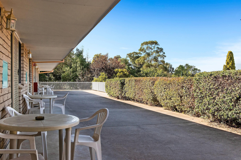 Others 5, Econo Lodge Alabaster, Cowra