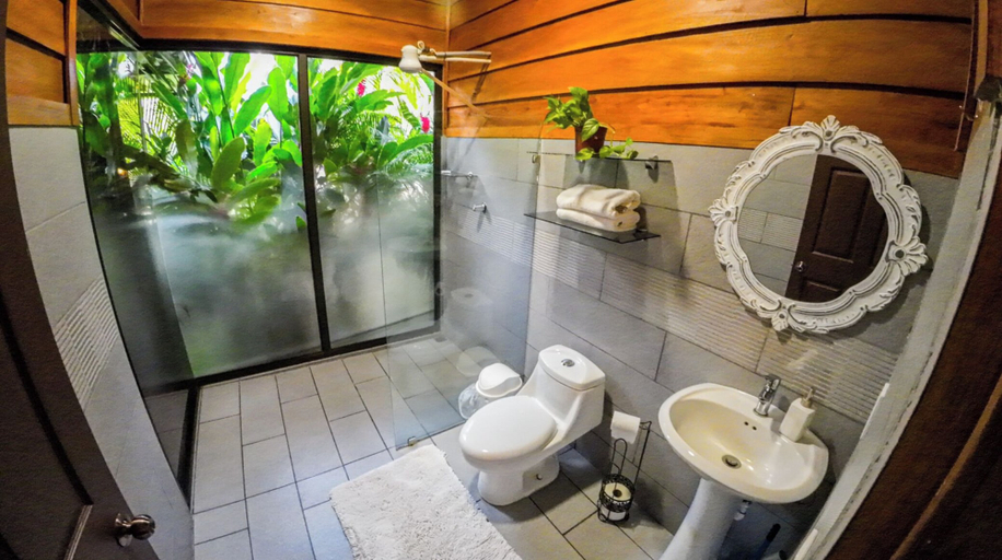 Bathroom 4, Bungalows Las Iguanas Arenal Volcano, San Ramón