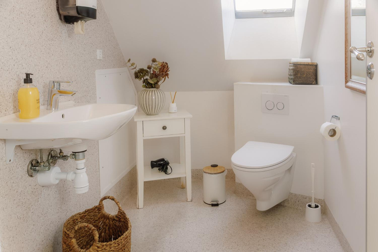 Bathroom 1, KEFS Guesthouse & Cafe, Ærø